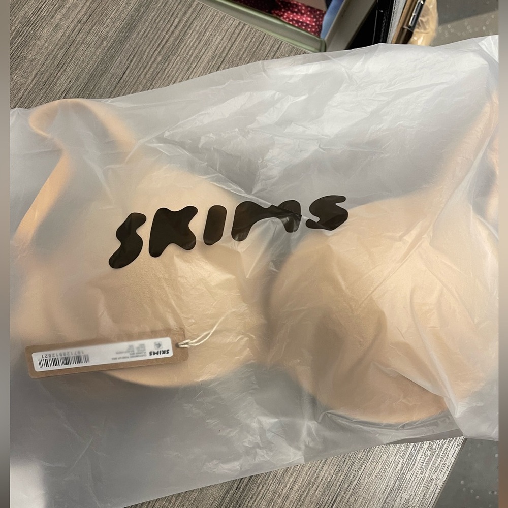 *SKIMS* Push Up Plunge Bra